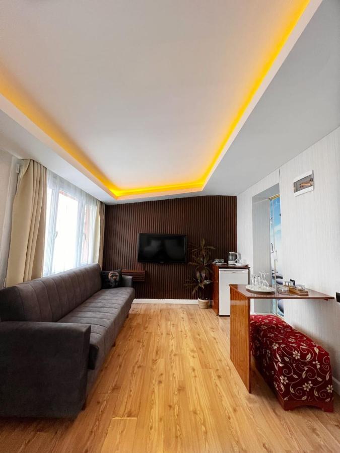 Zebra Hotel Alsancak Smirne Esterno foto