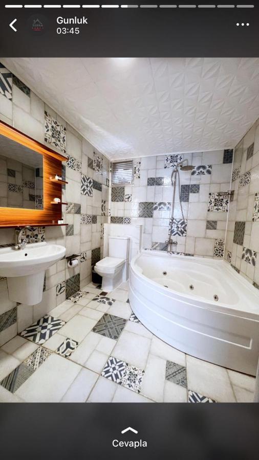 Zebra Hotel Alsancak Smirne Esterno foto
