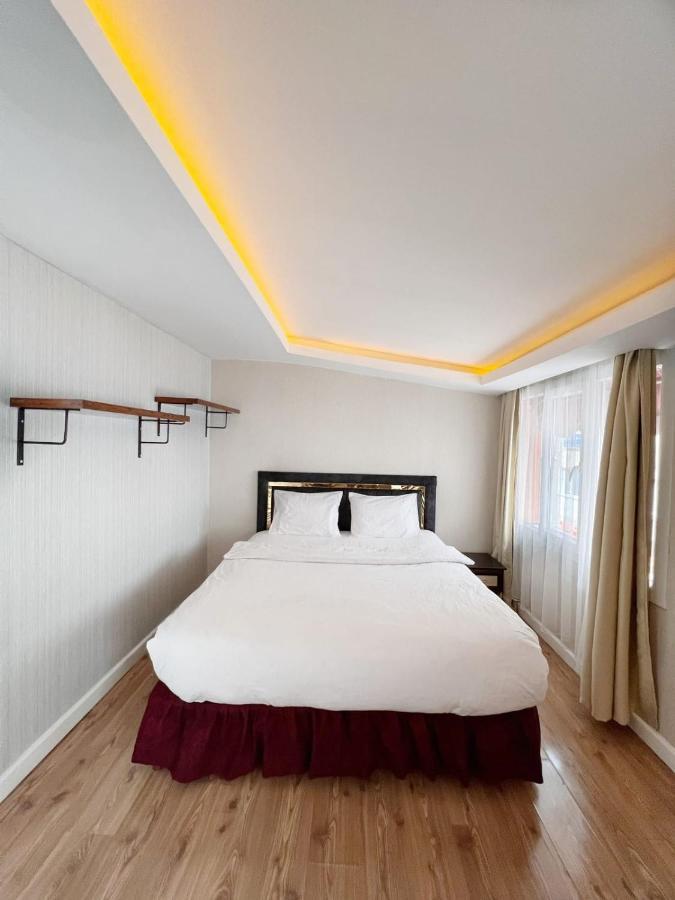 Zebra Hotel Alsancak Smirne Esterno foto