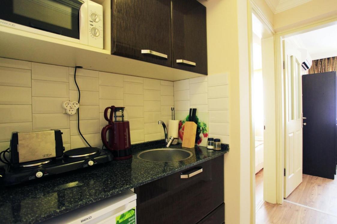 Zebra Hotel Alsancak Smirne Esterno foto